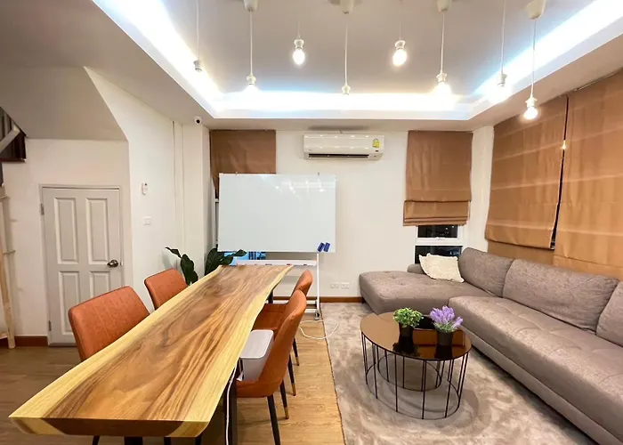 Apartment Modern 5-bedroom Townhome Near Mrt And Local Charm