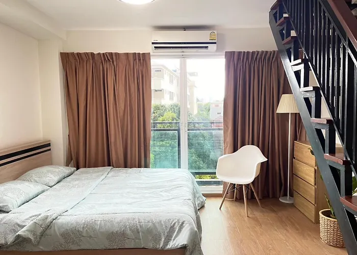 Apartment Modern 5-bedroom Townhome Near Mrt And Local Charm