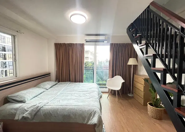 Modern 5-bedroom Townhome Near Mrt And Local Charm Bangkok