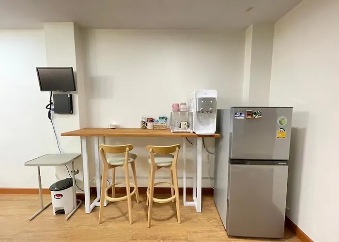 Apartment Modern 5-bedroom Townhome Near Mrt And Local Charm