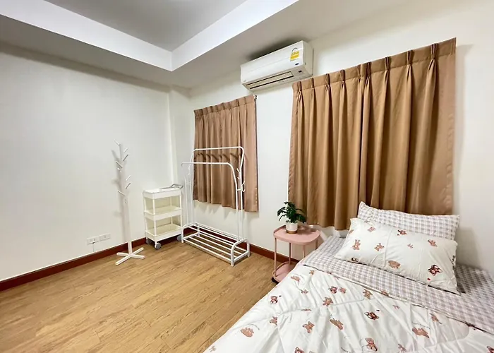 Apartment Modern 5-bedroom Townhome Near Mrt And Local Charm *