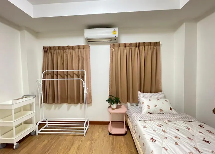 Modern 5-bedroom Townhome Near Mrt And Local Charm Bangkok