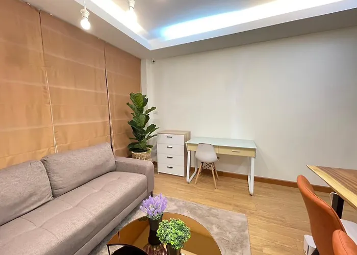 Apartment Modern 5-bedroom Townhome Near Mrt And Local Charm