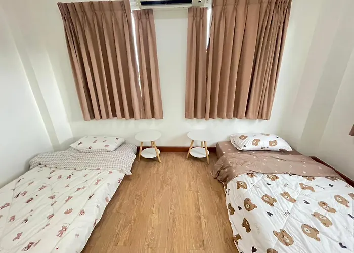 Modern 5-bedroom Townhome Near Mrt And Local Charm Bangkok