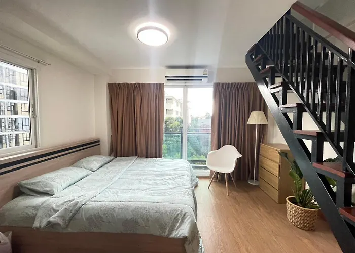 Modern 5-bedroom Townhome Near Mrt And Local Charm Bangkok