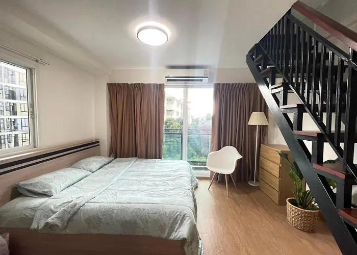 Apartment Modern 5-bedroom Townhome Near Mrt And Local Charm